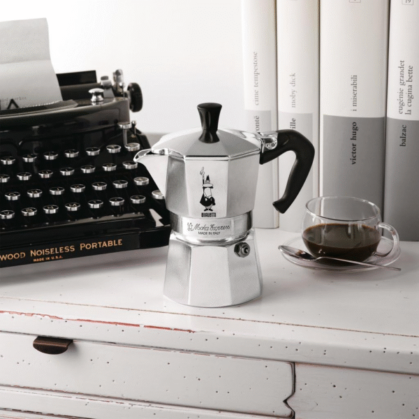 - Moka Express: Iconic Stovetop Espresso Maker, Makes Real Italian Coffee, Moka Pot 9 Cups (14 Oz - 420 Ml), Aluminium, Silver